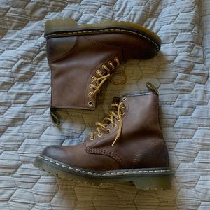 Brown leather Dr martens boots